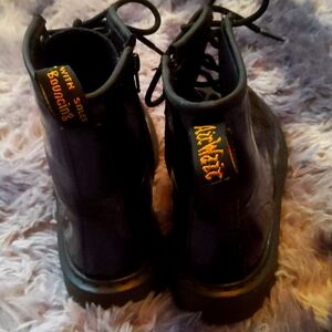 Doc Martens airwalk size 6 (US women, 5 M) make an offer